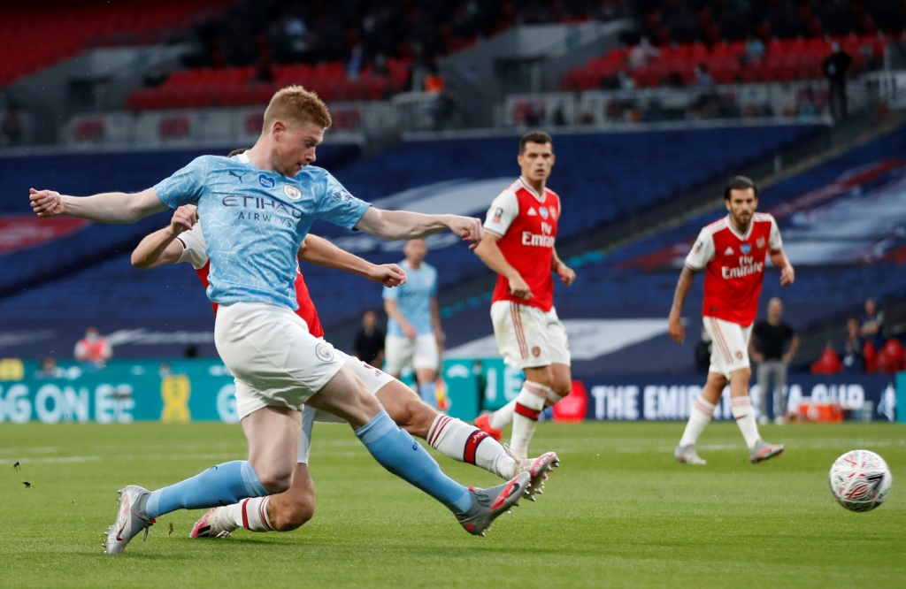 Le milieu belge de Manchester City Kevin De Bruyne contre Arsenal en demi-finale de la Coupe d'Angleterre, le 18 juillet 2020 à Londres